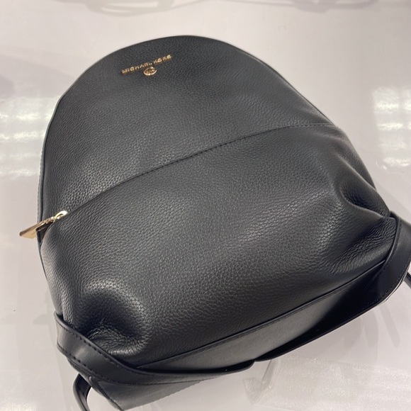 Michael Kors Womens Valerie Medium Logo Backpack 30F2G9VB2B
Black
NWT - Picture 8 of 16